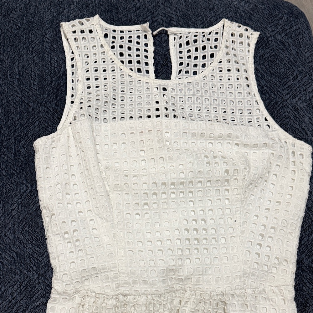 Elegant White Sleeveless Dress